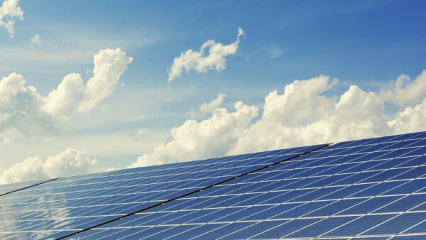 Solar power backup SOFC