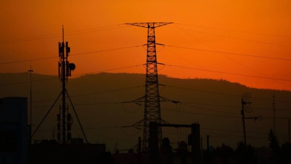 Cell tower power SOFC